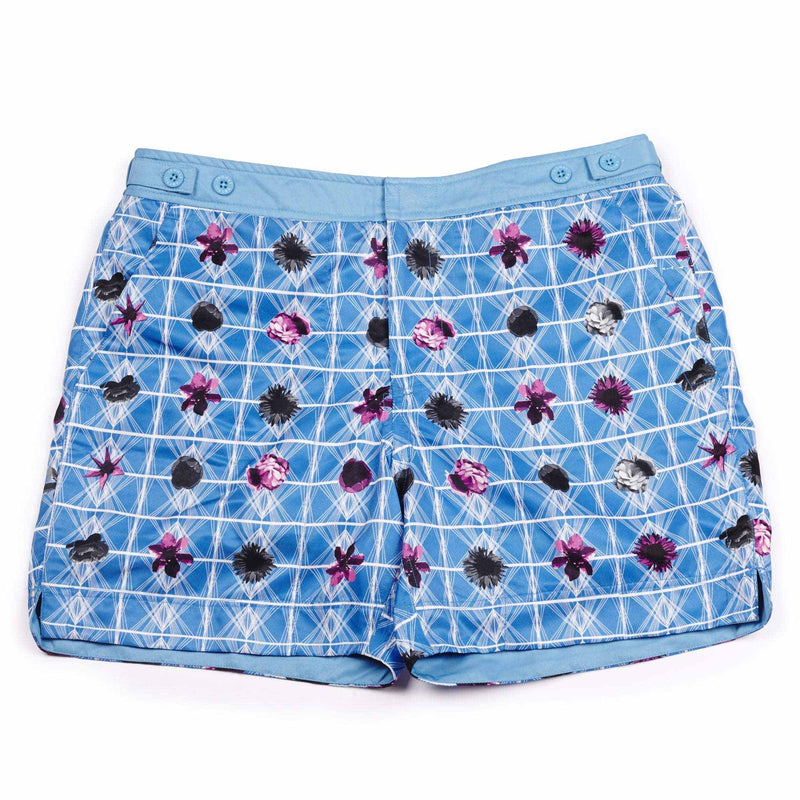 Our geometric 'Bahamas' shorts featuring a contrasting floral design. The 'George' fit features our signature Thomas Royall blue waistband with a smart tailored fit.