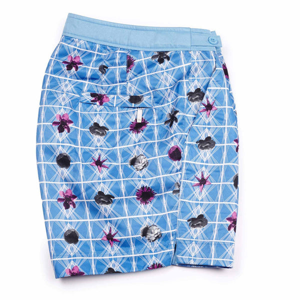 Our geometric 'Bahamas' shorts featuring a contrasting floral design. The 'George' fit features our signature Thomas Royall blue waistband with a smart tailored fit.