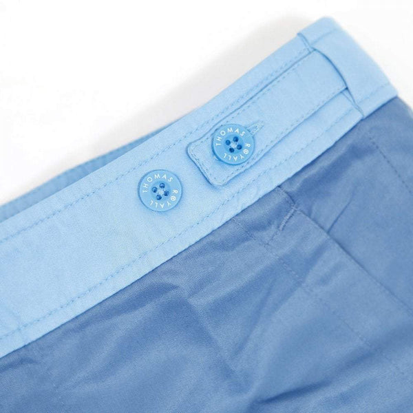 This ‘Billy’ style fit features the signature Thomas Royall blue waistband with a mid-length, smart tailored fit.