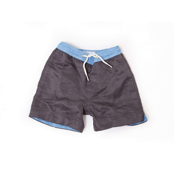 Our plain 'Norway' kids shorts in a solid grey colour. The 'Luca' fit features our signature Thomas Royall blue waistband.