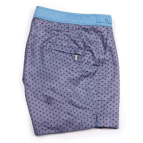 A grey blue short with Navy Polka Dot design. This ‘George’ style fit features the signature Thomas Royall blue waistband with a smart tailored fit.